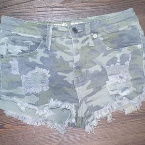 ♦️4for24♦️Camo print jean short